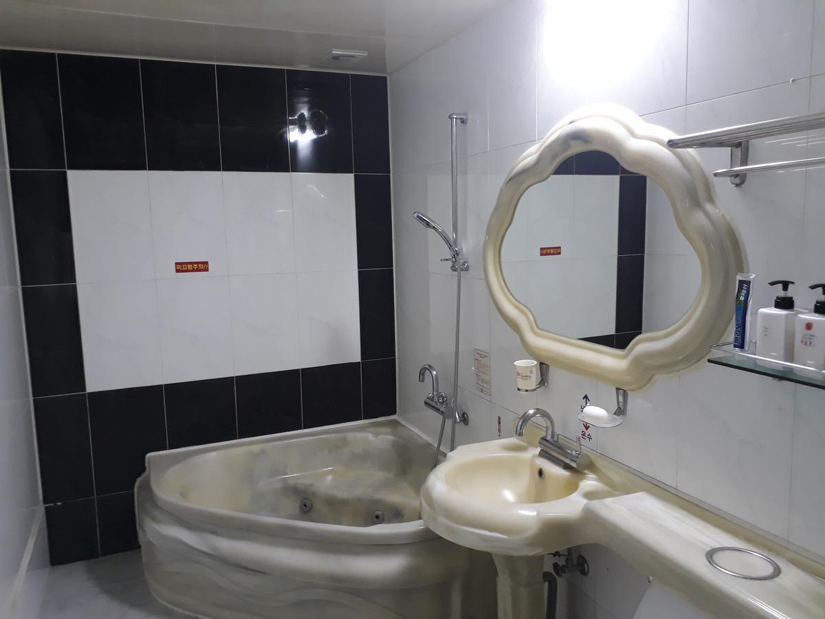 Diamond Motel Sacheon Eksteriør billede